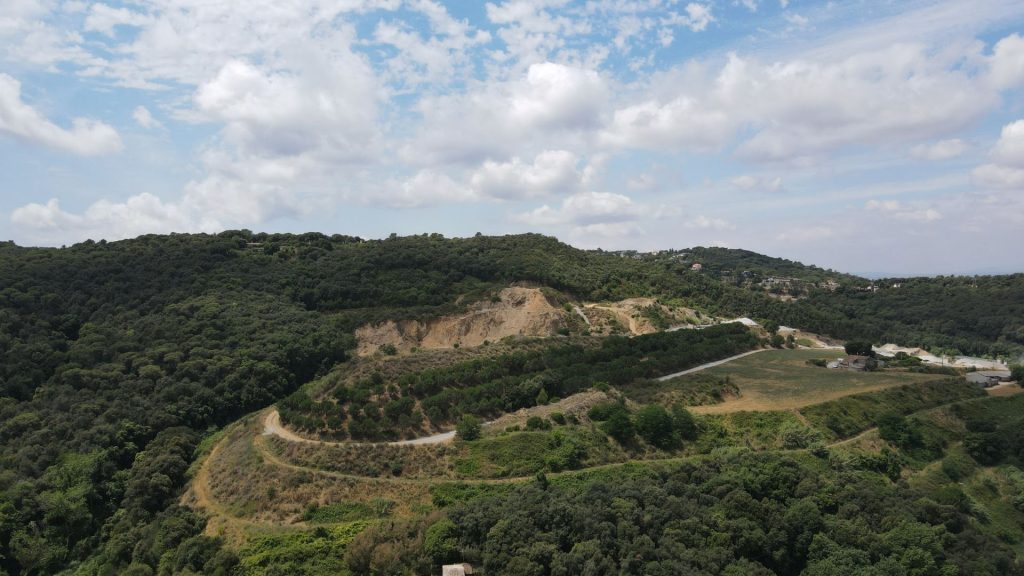 mussol poliol i dúmper enric restauració ambiental pedrera sostenible